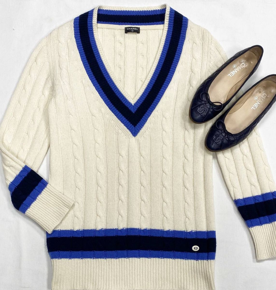 Кофта Chanel размер 38 цена 61 540 рубБалетки Chanel размер 37.5 цена 30 770 руб