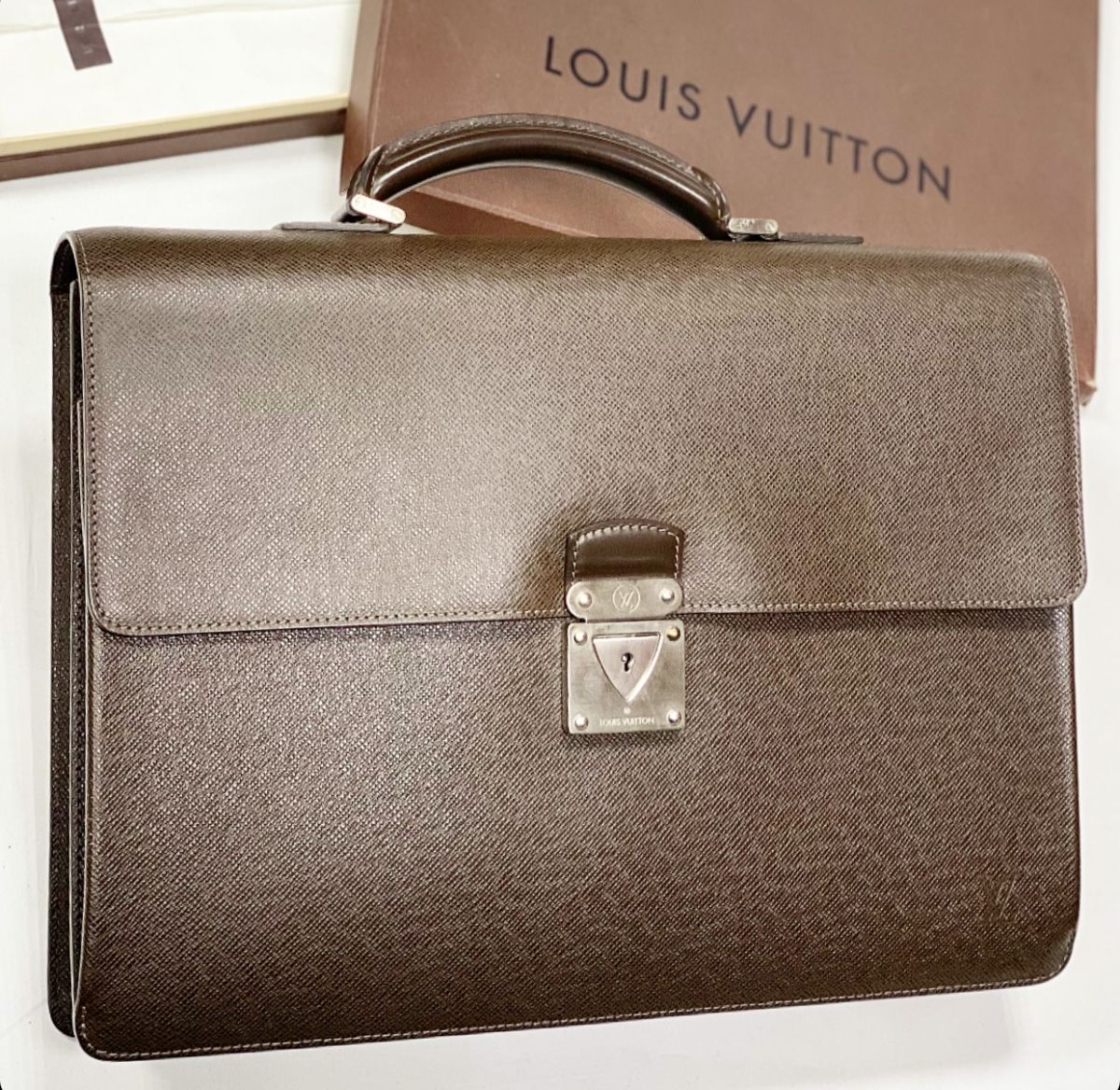 Портфель Louis Vuitton размер 40/30 цена 49 232 руб 