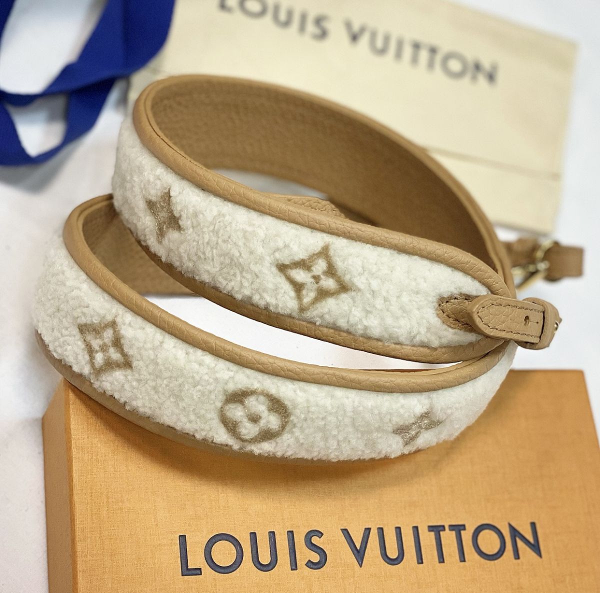 Ремень на сумку / кожа / мех / Louis Vuitton цена 46 155 руб 