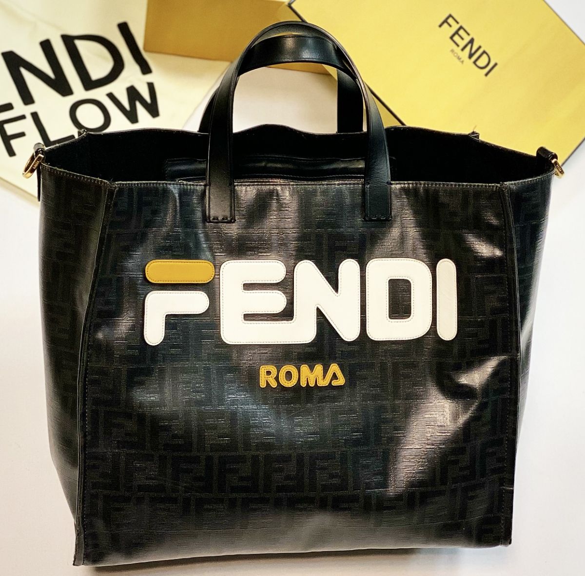 Fendi store mania shopper