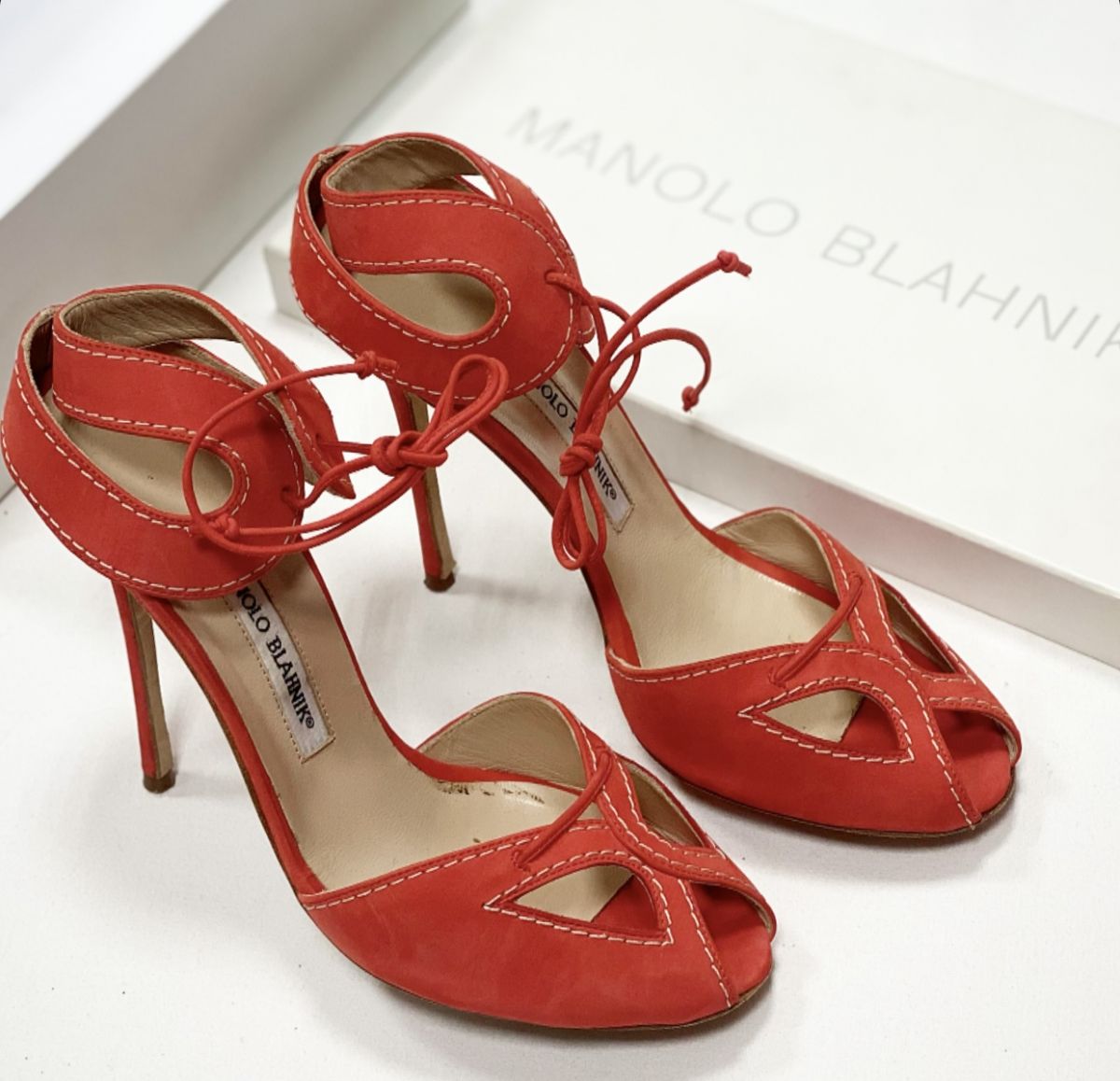 Босоножки Manolo Blahnik размер 38.5 цена 15 385 руб 