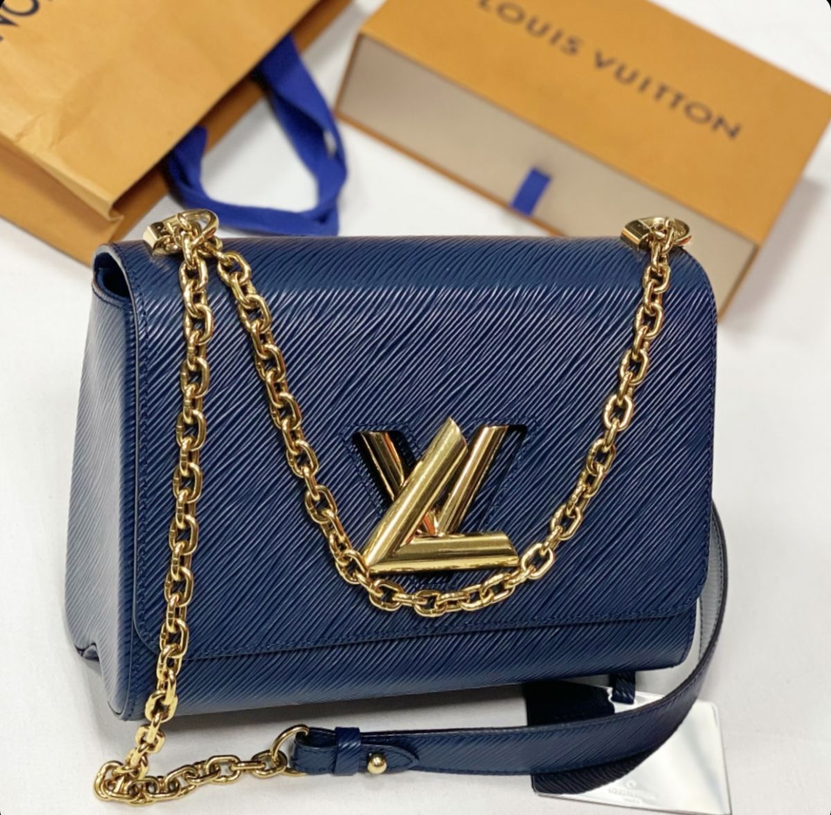 Сумка Louis Vuitton размер 23/17 цена 153 847 руб 