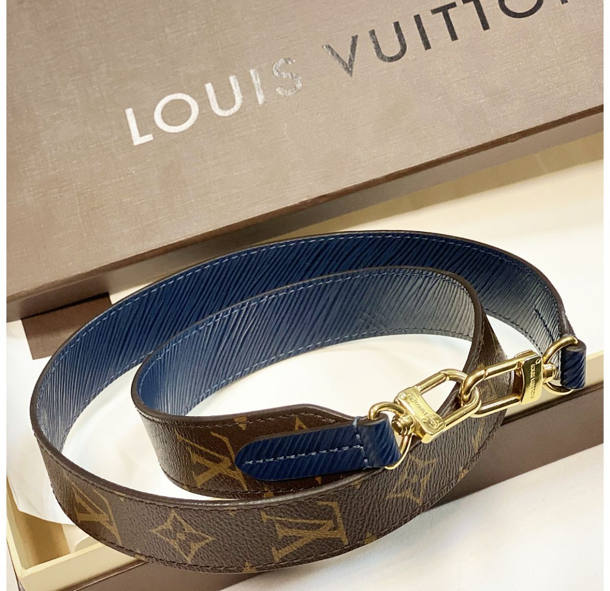 Ремень на сумку Louis Vuitton цена 30 770 руб 