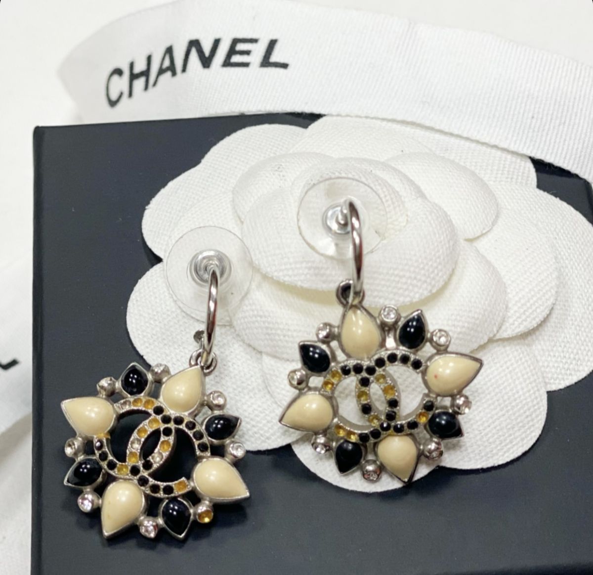 Серьги Chanel цена 46 155 руб / упаковка / 