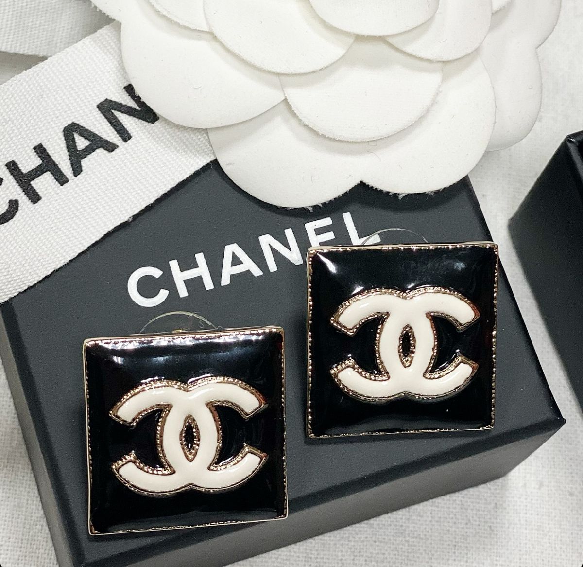 Серьги Chanel цена 46 155 руб  / упаковка / 