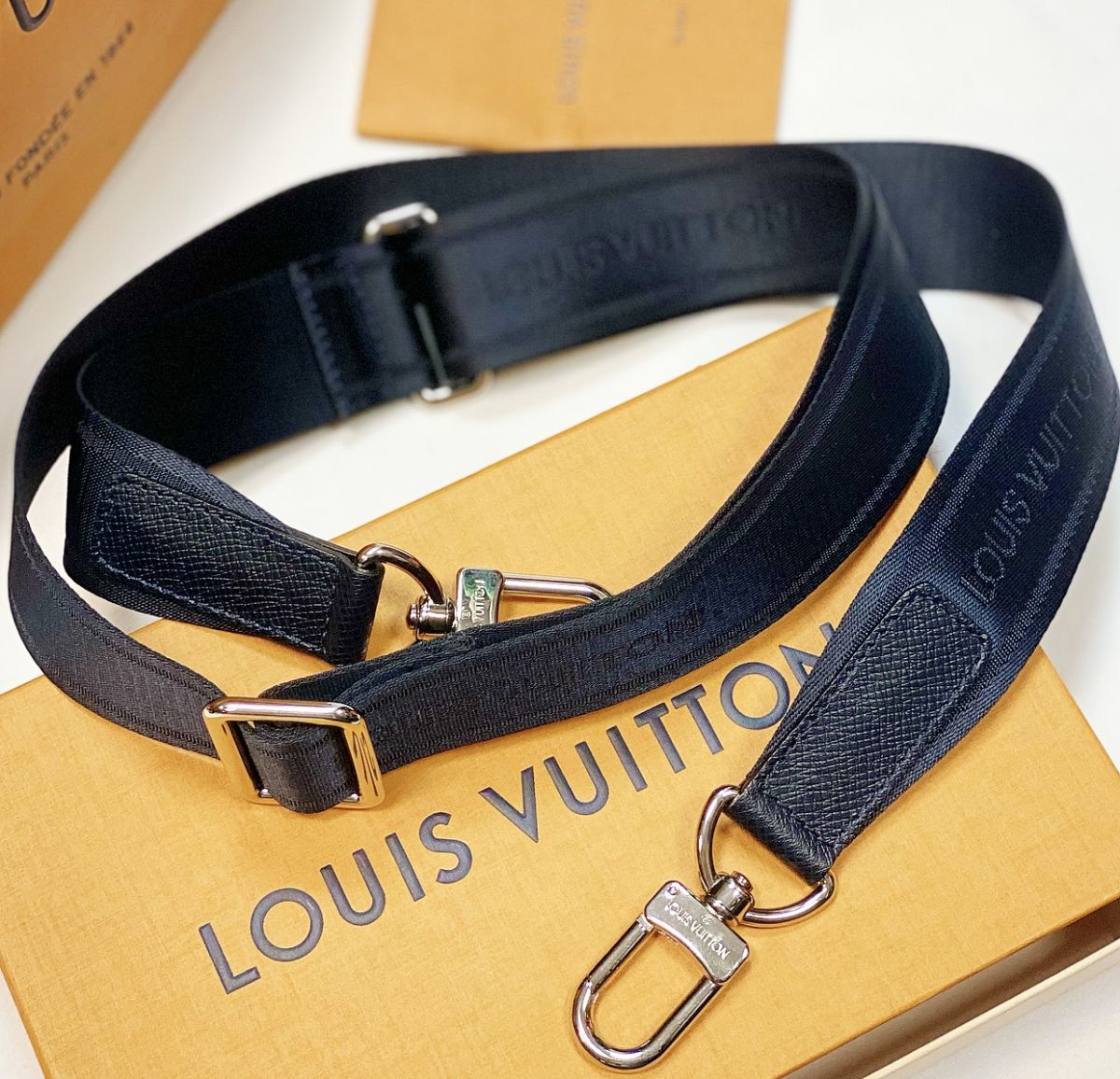 Ремень для сумки Louis Vuitton цена 38 463 руб 