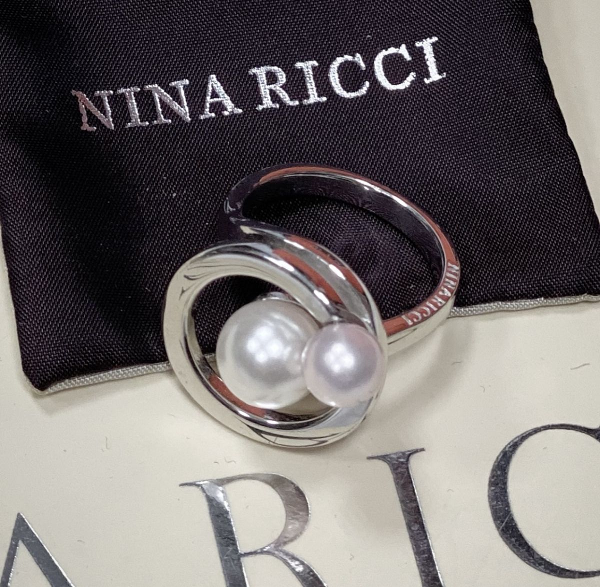 Кольцо Nina Ricci цена 23 078 руб 