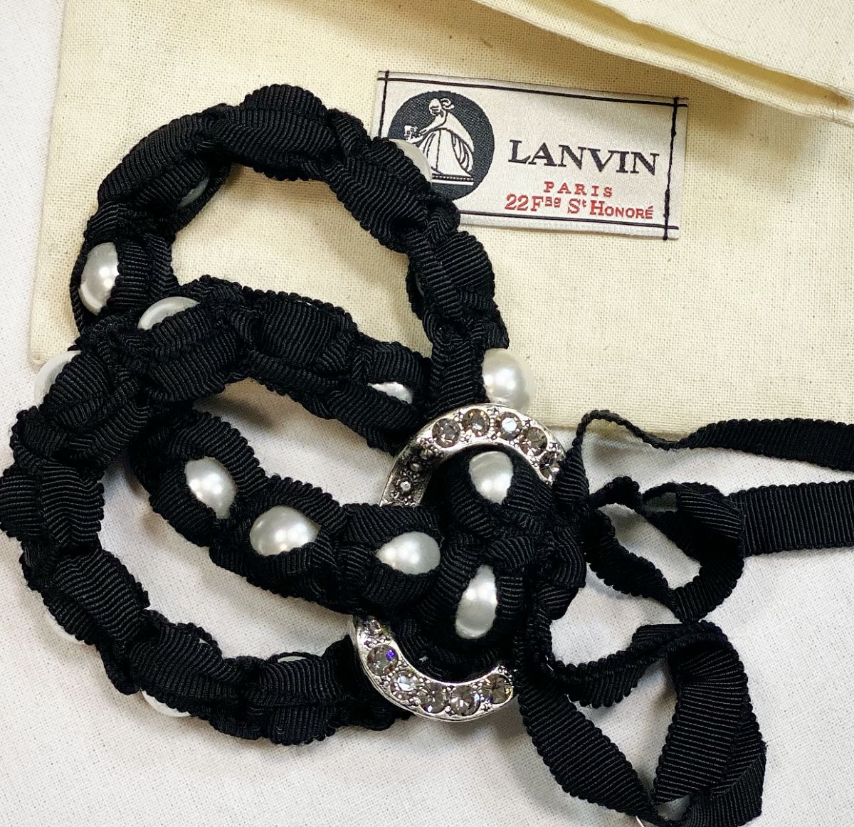 Брошка Lanvin цена 7 693 руб 