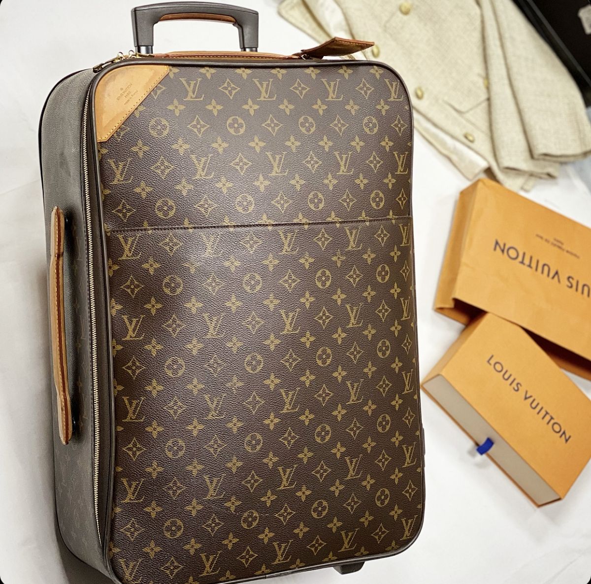 Чемодан Louis Vuitton размер 40/55 цена 92 310 руб 