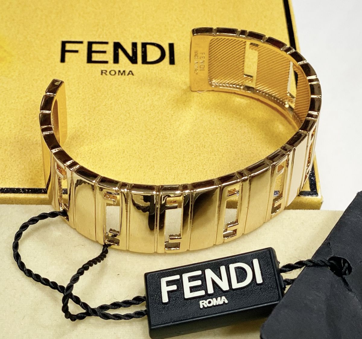 Браслет Fendi цена 10 770 руб / упаковка / 