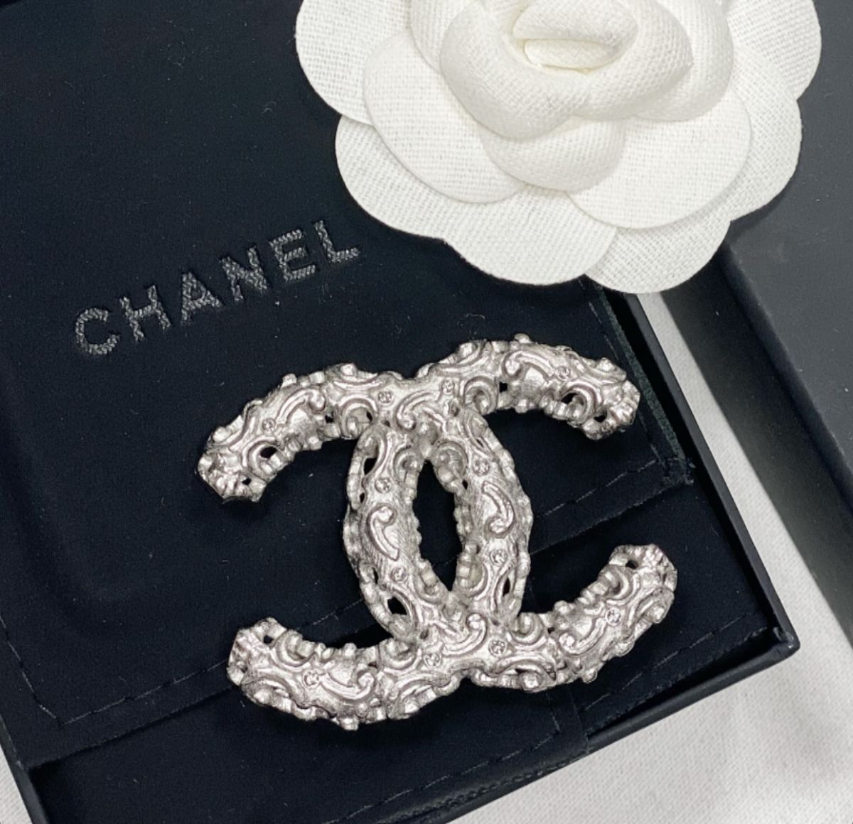 Брошка Chanel цена 46 155 руб 