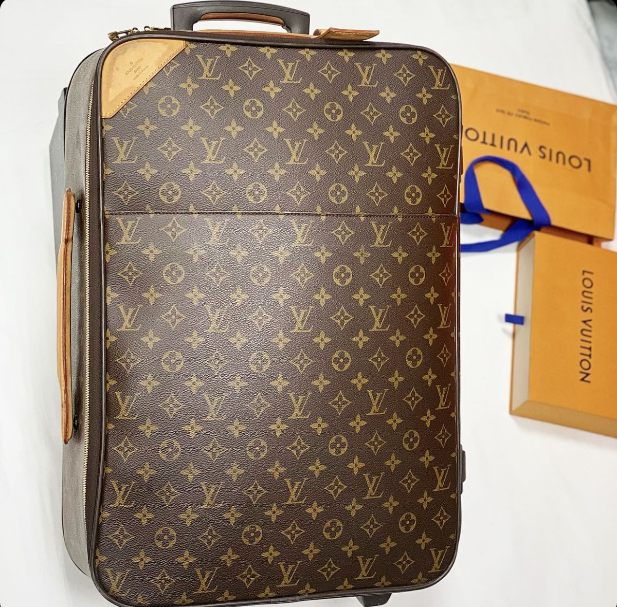 Чемодан Louis Vuitton размер 35/55 цена 76 925 руб 