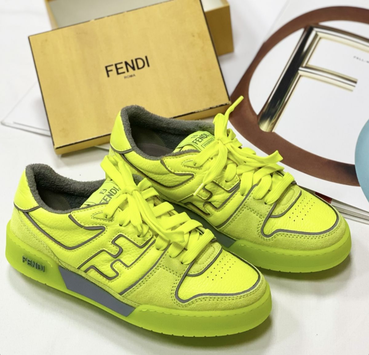 Кроссовки Fendi размер 39 цена 92 310 руб / новые / 