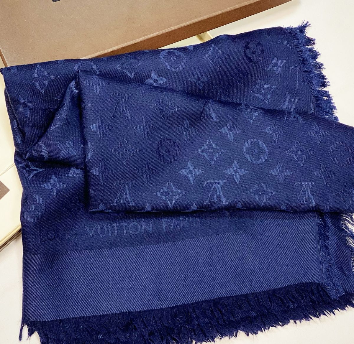 Шаль Louis Vuitton размер 140/140 цена 23 078 руб 