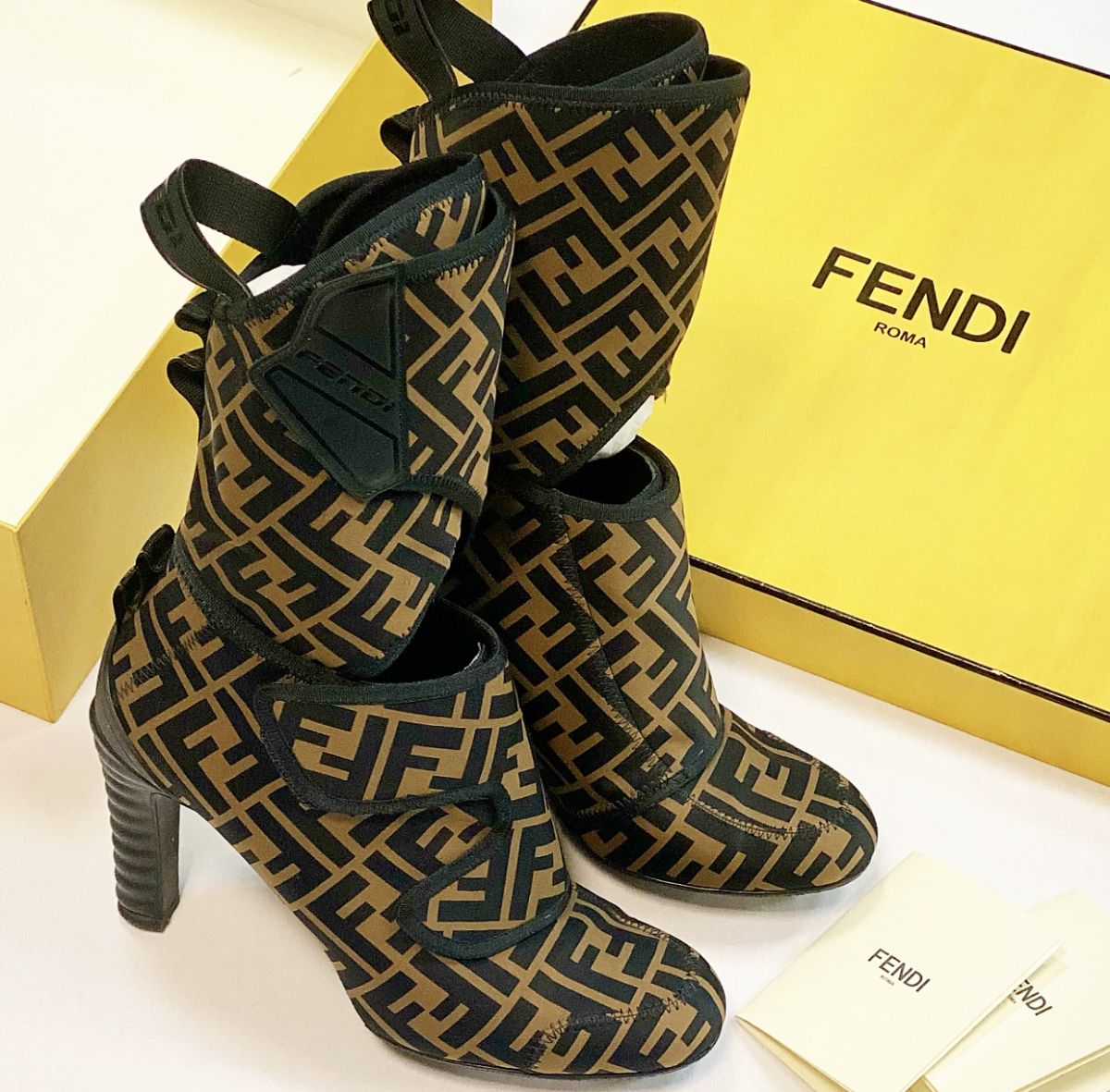 Ботильоны Fendi размер 40 цена 27 693 руб / упаковка / 