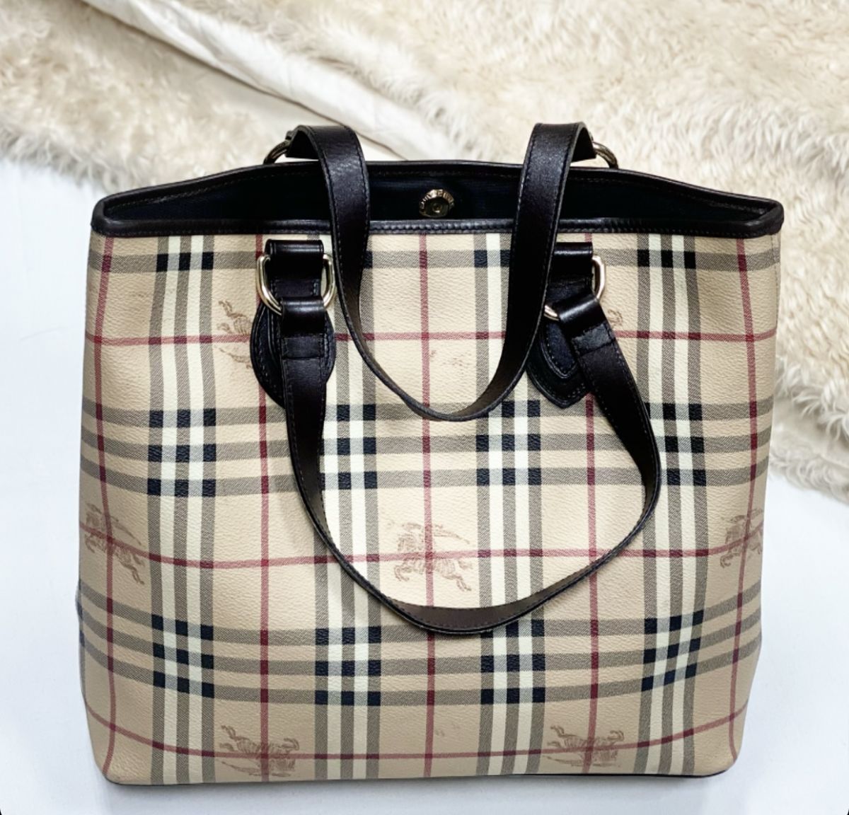 Сумка Burberry размер 35/32 цена 15 385 руб 