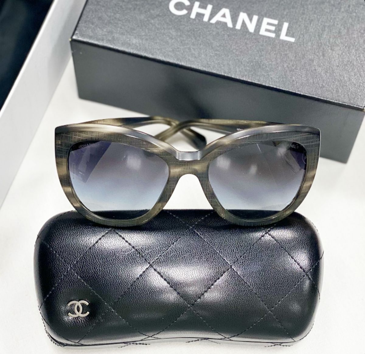 Очки Chanel цена 23 078 руб / упаковка / 