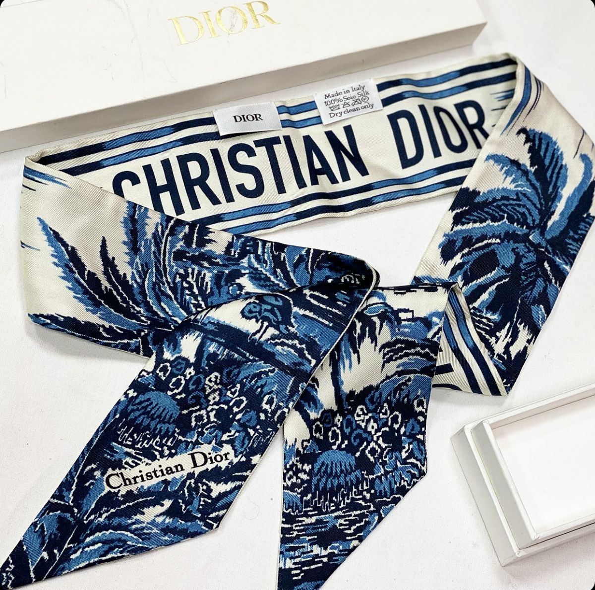 Твилли / шелк / Christian Dior цена 15 385 руб 