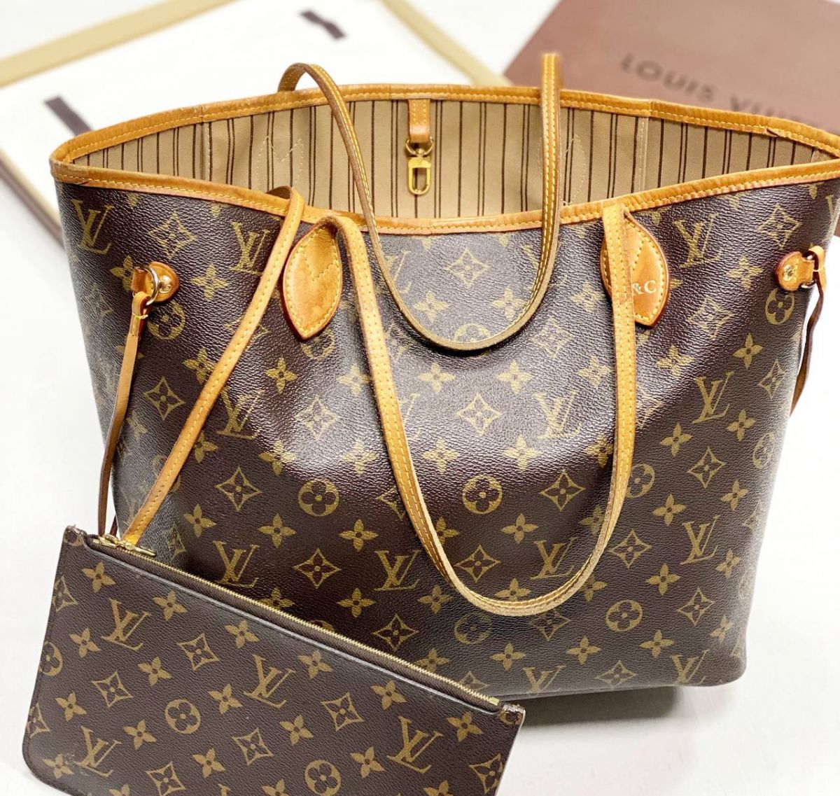 Сумка Louis  Vuitton размер 30/28 цена 109 487 руб 