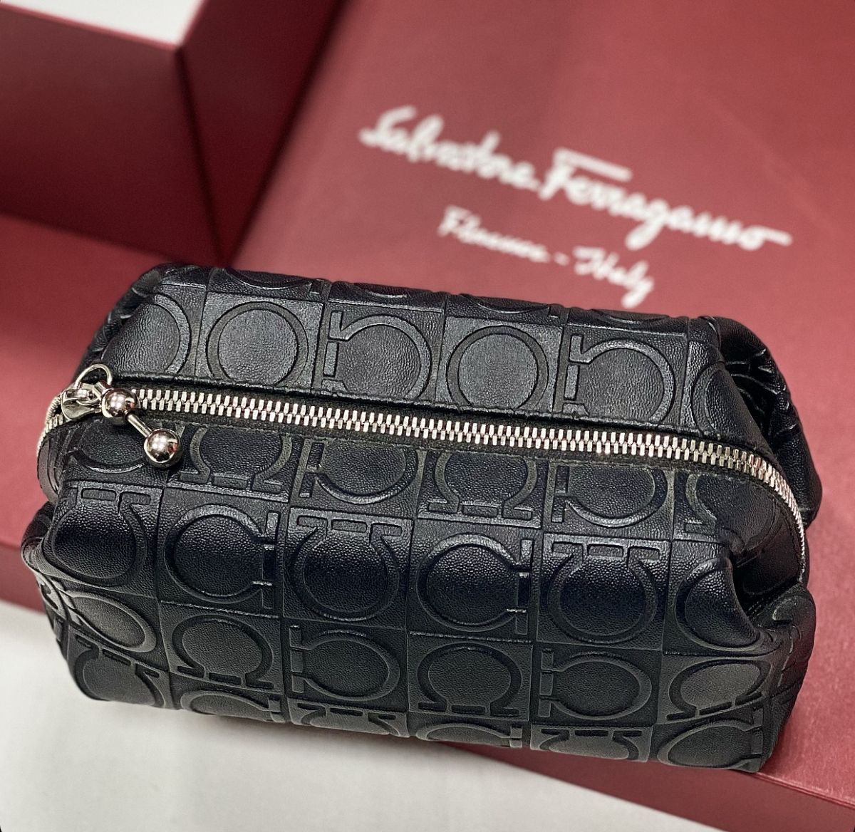 Косметичка Salvatore Ferragamo цена 4 616 руб 