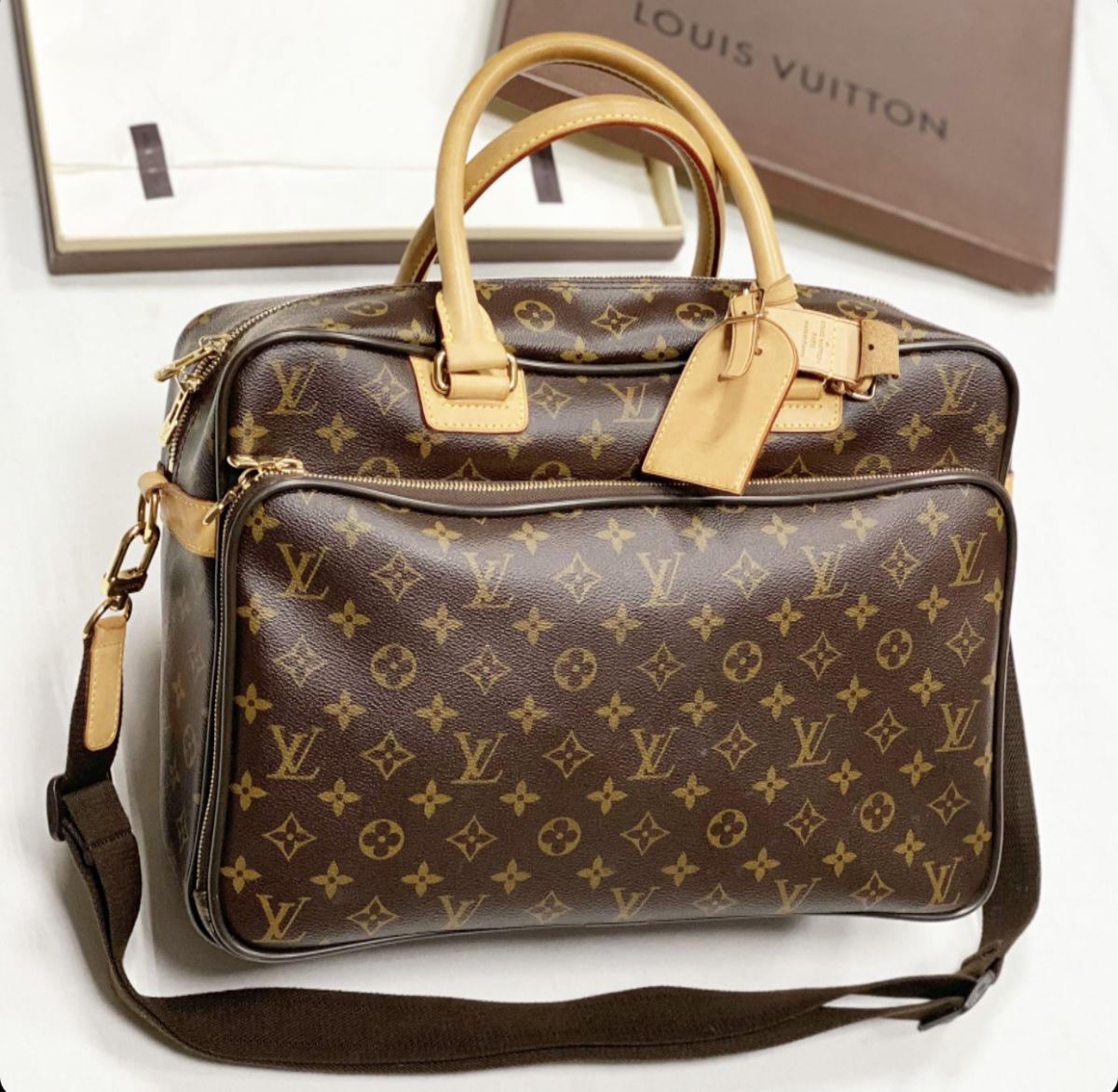 Сумка Louis Vuitton размер 38/28 цена 153 847 руб 