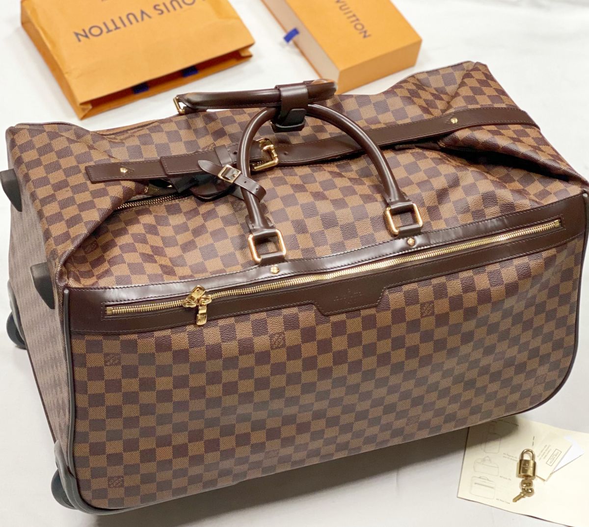 Чемодан Louis Vuitton размер 55/30 цена 92 310 руб