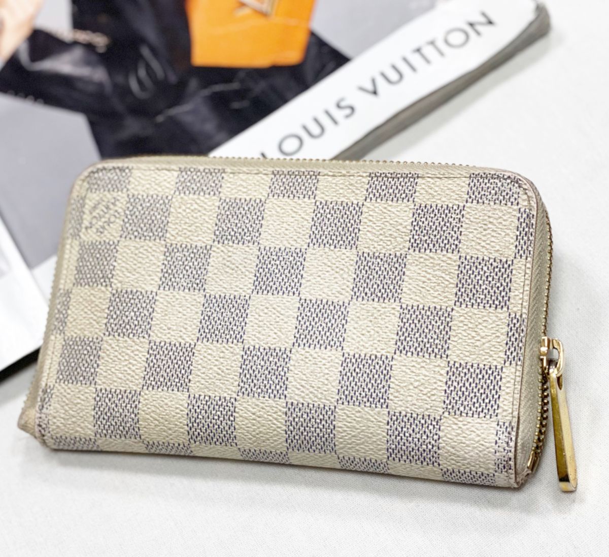 Кошелек Louis Vuitton цена 15 385 руб
