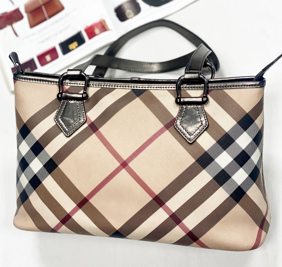 Сумка Burberry размер 35/20 цена 12 308 руб
