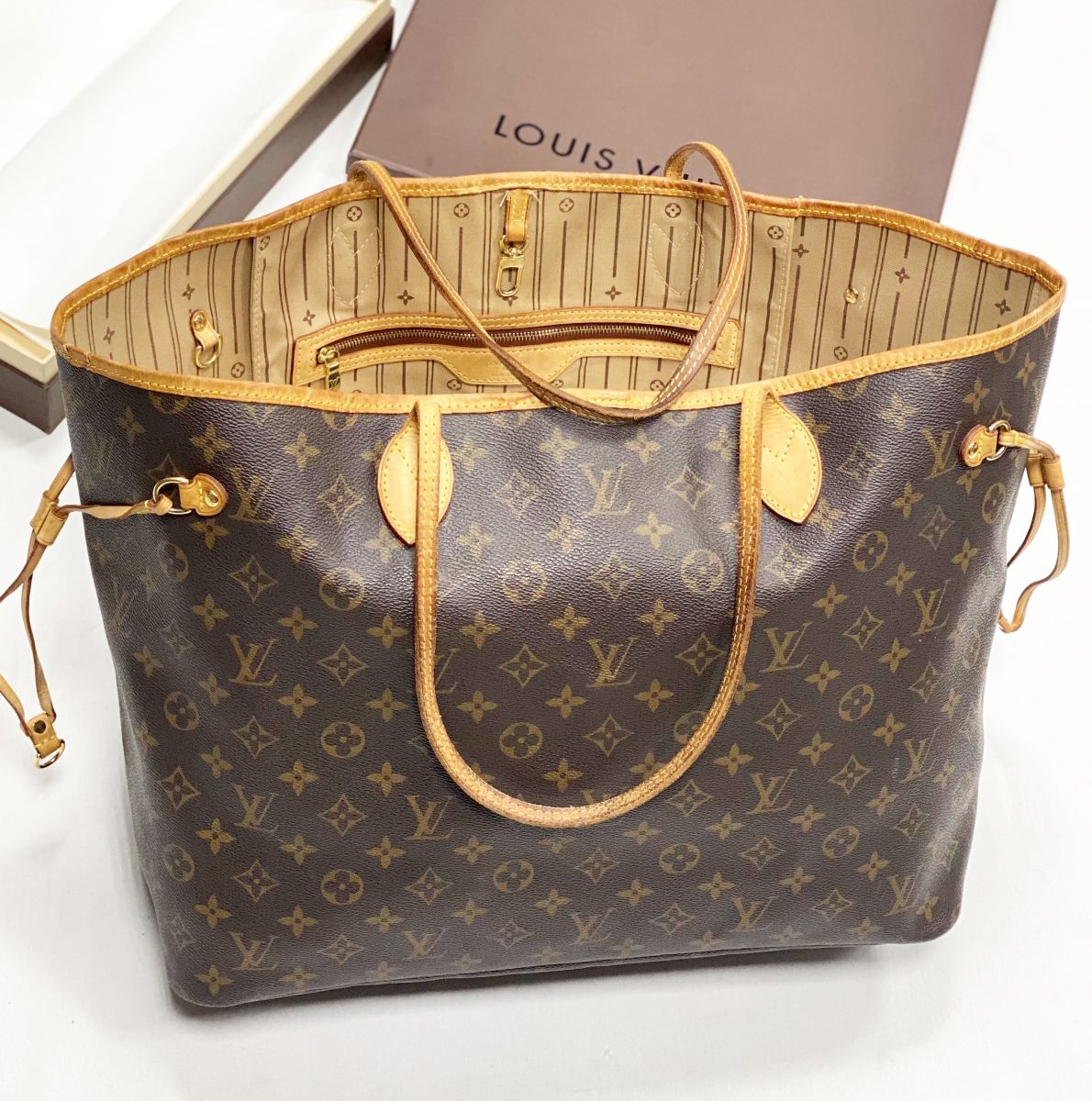 Сумка Louis Vuitton размер 40/32 цена 31 310 руб