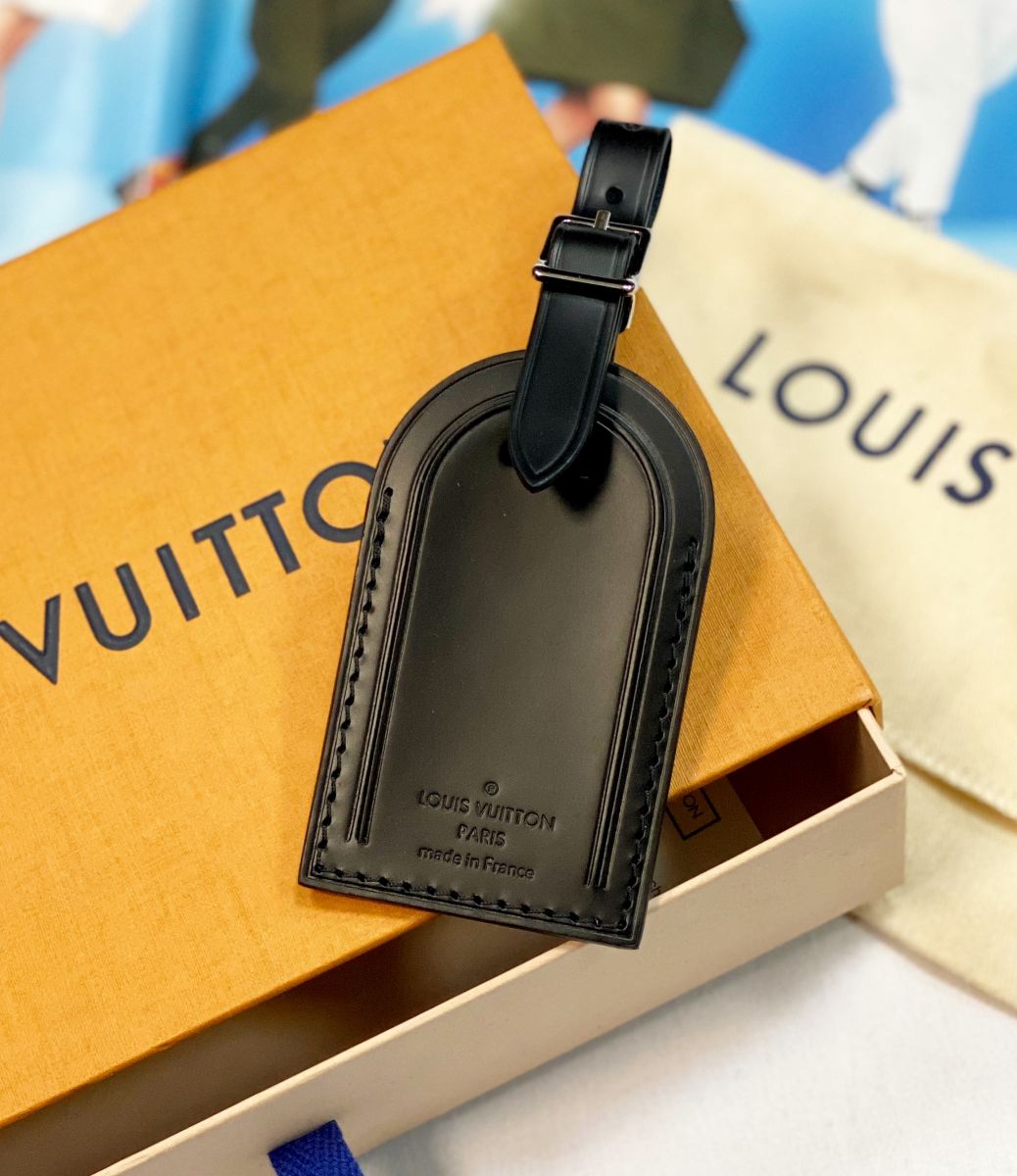 Брелок Louis Vuitton цена 7 693 руб 