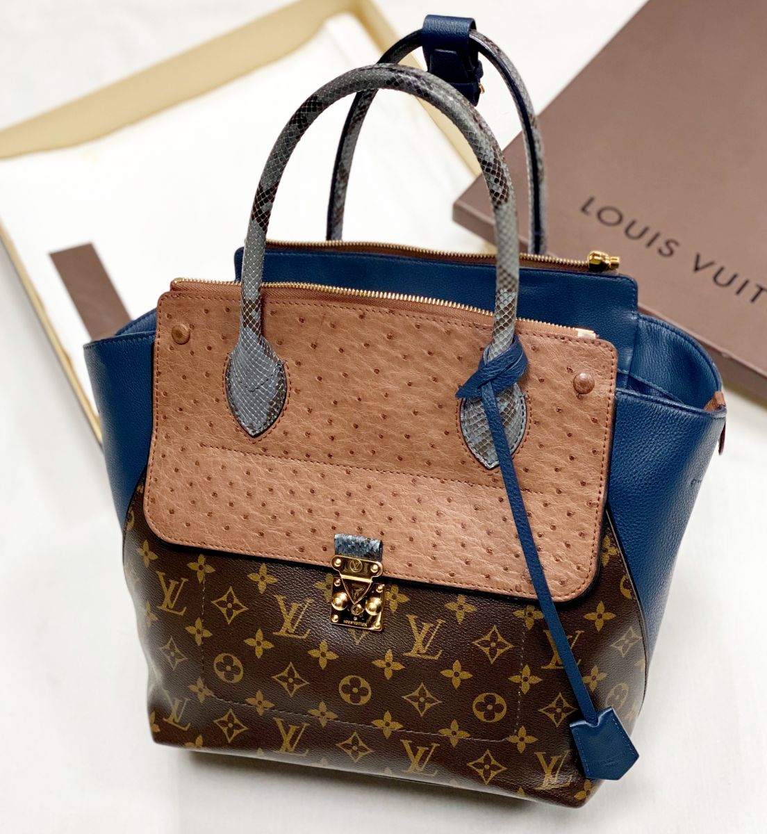 Сумка Louis Vuitton размер 30/30 цена 123 080 руб 