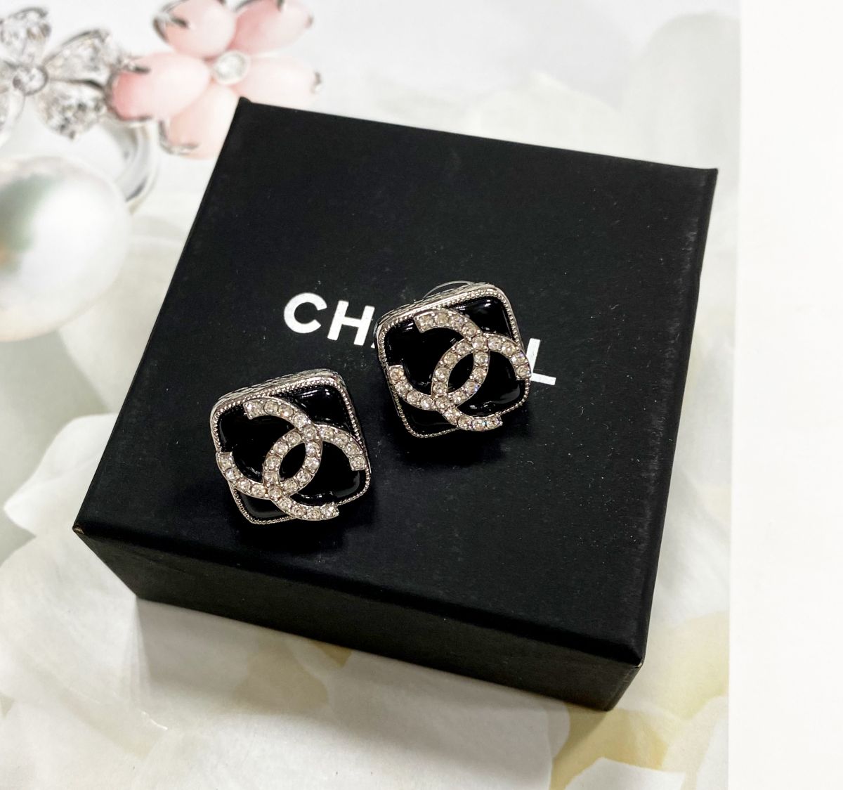 Серьги /камни/ Chanel цена 46 155 руб/в коробке/