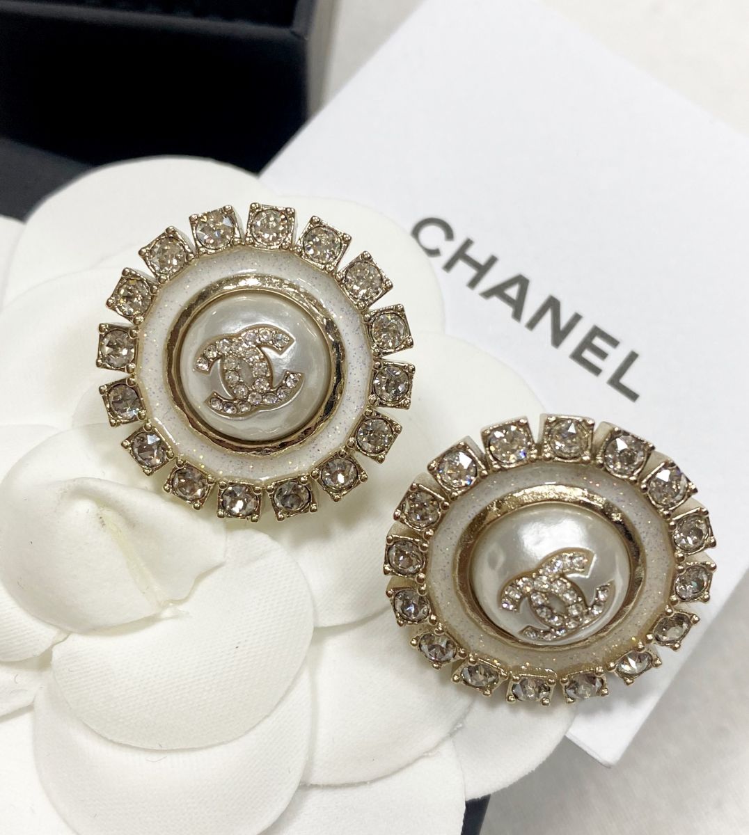 Серьги /камни/ Chanel цена 46 155 руб/в коробке/ 